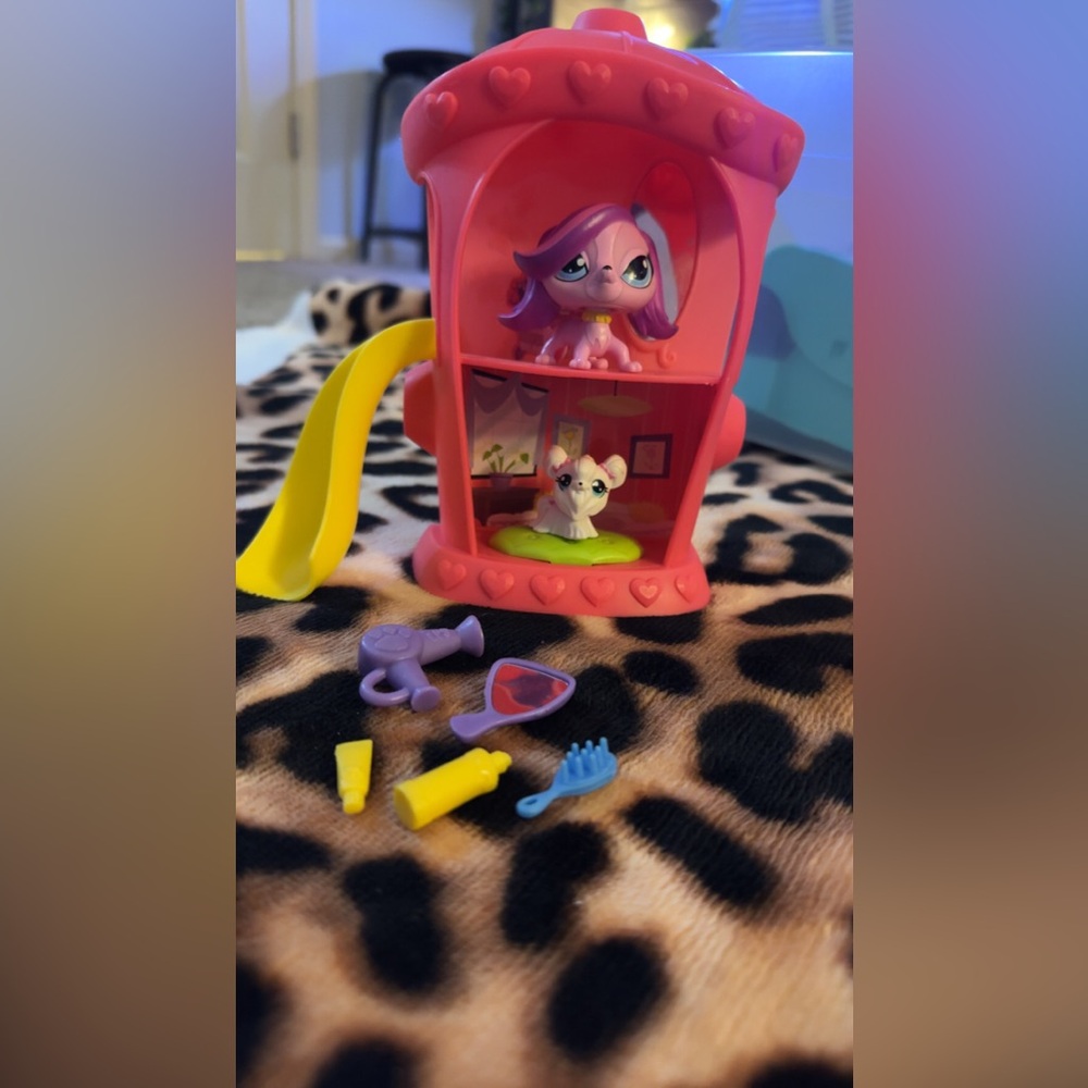 LPS GEN 4 HYDRANT HANGOUT SET! ONLY MISSING PERFUME BOTTLE! LIKE NEW!